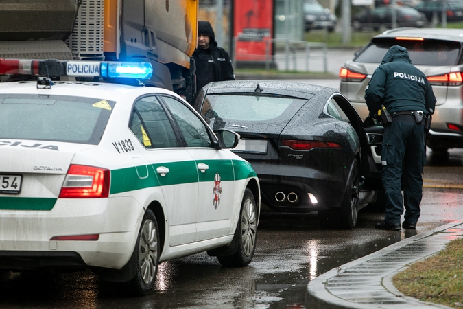 Praėjusi para keliuose: sužeisti keturi žmonės