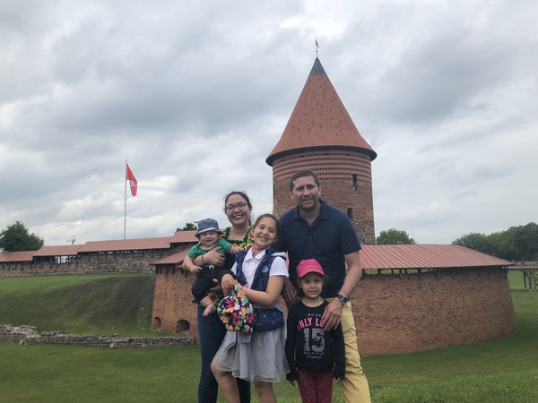 Vieningai: meksikiečių Moralesų šeima, jau dvejus metus gyvenanti Lietuvoje, sako, kad adaptuotis svečioje šalyje visiems kartu kur kas lengviau.