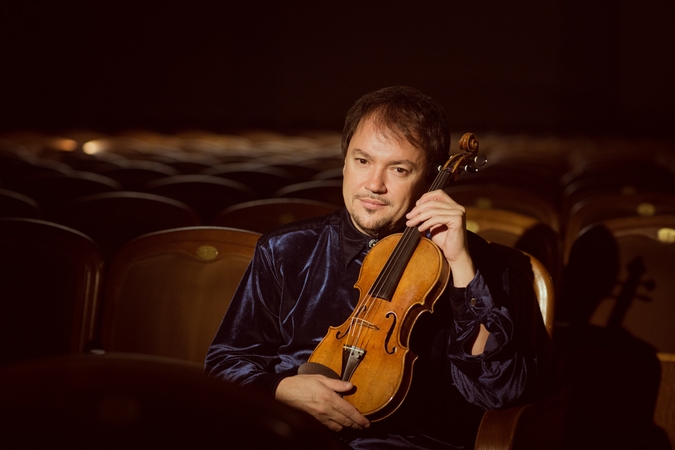 Nacionalinėje filharmonijoje S. Krylovo griežiamas Ph. Glassas skambės rudenį