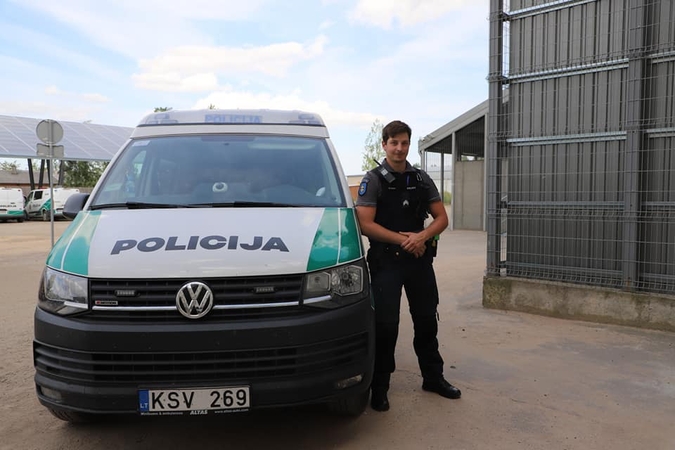 Pareigūno žygdarbis: išgelbėjo nuo policijos sprukusią ir skęsti pradėjusią moterį