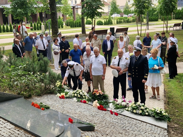 Skulptūrų parke tradiciškai pagerbti negrįžusieji iš jūros