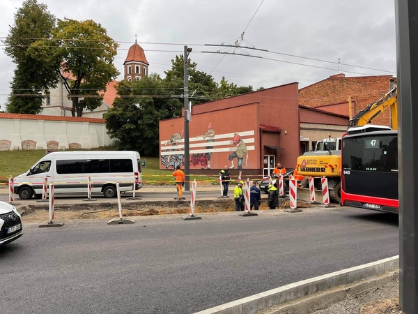Papiktino darbų ypatumai prie Pilies žiedo: išasfaltavo ir vėl iškasė