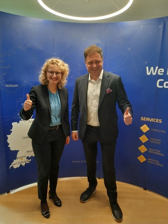 Aušrinė Armonaitė ir kompanijos „Birkle IT AG“ generalinis direktorius Jörnas Halbaueris.