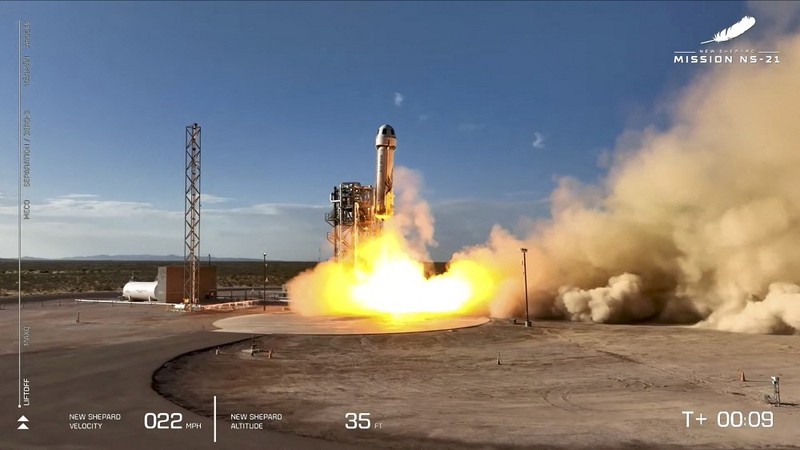 „Blue Origin“ surengė penktą kosmoso turistų skrydį į kosmosą