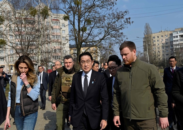 Ukrainoje viešintis japonų premjeras aplankė Bučą