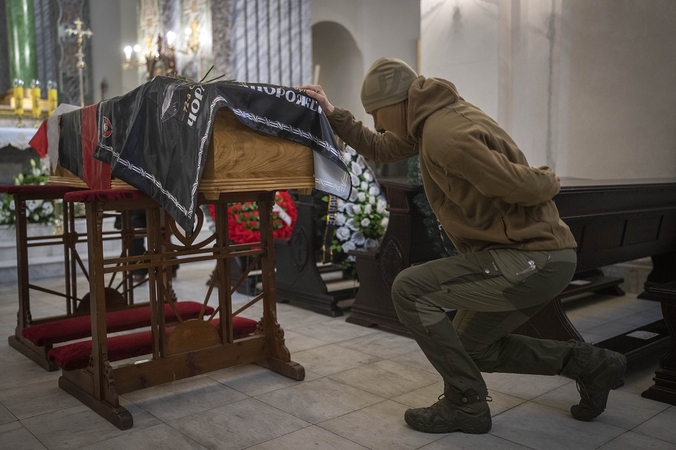 Kyjive atsisveikinta su fronte žuvusiu baltarusių aktyvistu