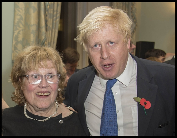 Charlotte Johnson Wahl (kairėje), Borisas Johnsonas (dešinėje)