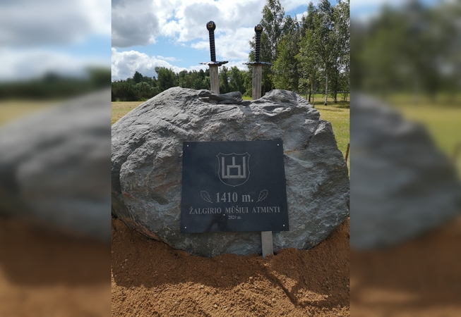 Žalgirio pergalės parke griaudės patrankų šūviai