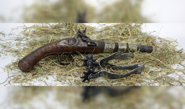 Policija dar iš vieno muziejaus išsigabeno senovinių ginklų