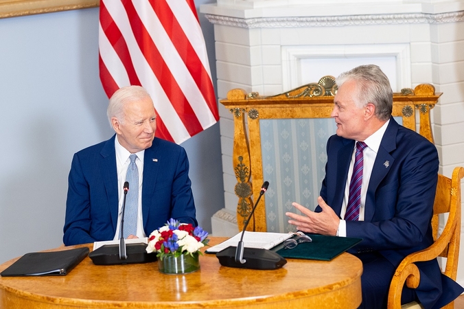 Joe Bidenas ir Gitanas Nausėda