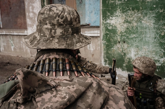 JAV kariškiai: ginkluotės išteklius išeikvojusi Ukraina priklausoma nuo tiekimo iš Vakarų
