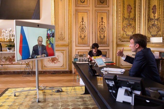 E. Macronas: Ukraina turės derėtis su Rusija