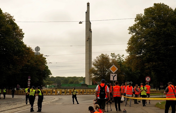 Rygoje išmontuotas didžiausias Baltijos šalyse sovietmetį šlovinantis paminklas