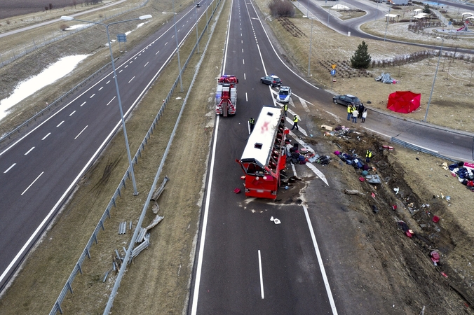 Lenkijoje sudužus ukrainiečių autobusui žuvo šeši žmonės, 41 sužeistas