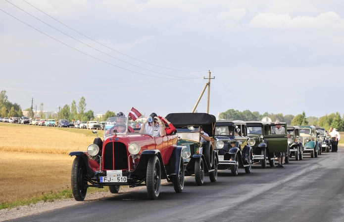 Rugpjūtį Biržuose – senovinių automobilių suvažiavimas