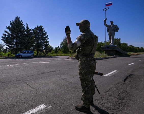 Rusų kariai skundėsi, kad kažkuris Ukrainos snaiperis taikliai šaudo „į gerą vietą“
