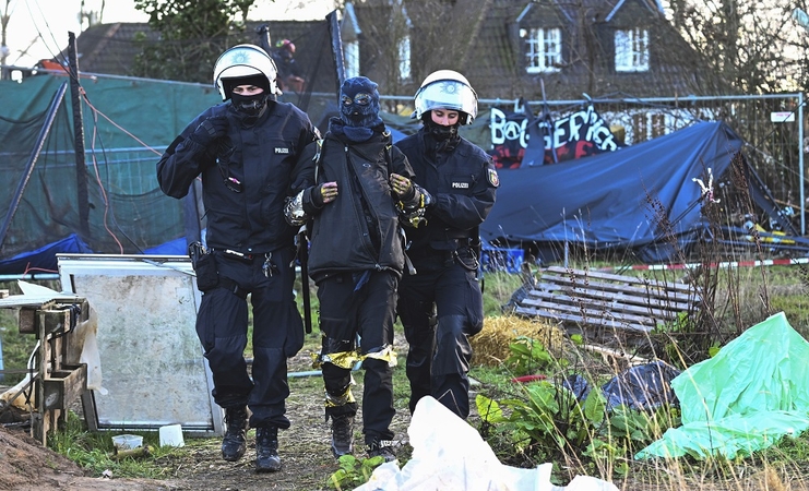 Per protestus Vokietijoje dėl anglių kasybos plėtimo sužeista 70 policijos pareigūnų