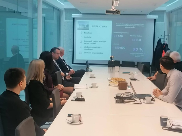 Pirmi žingsniai link glaudesnio mokslo ir verslo bendradarbiavimo