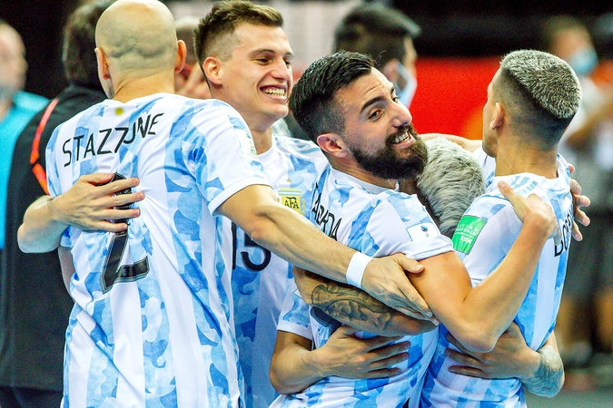 Pasaulio salės futbolo čempionate Brazilija ir Argentina užsitikrino kelialapius į pusfinalį