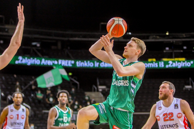 Su vėjeliu: trečią kartą uteniškius sutriuškinęs „Žalgiris“ – LKL finale