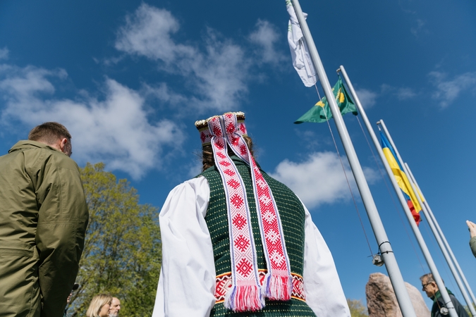 Ukrainos karo aukų atminimo ąžuolyne - dar daugiau ąžuolų