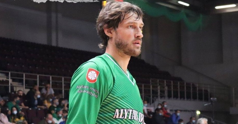 Tarsi geriausiais karjeros laikais: tritaškiais prapliupęs S. Jasaitis nukalė „Dzūkijos“ pergalę