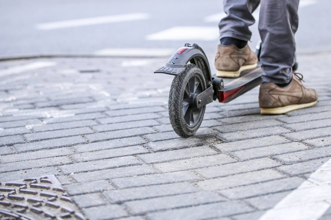 Šalčininkų rajone susižalojo elektriniu paspirtuku važiavęs paauglys