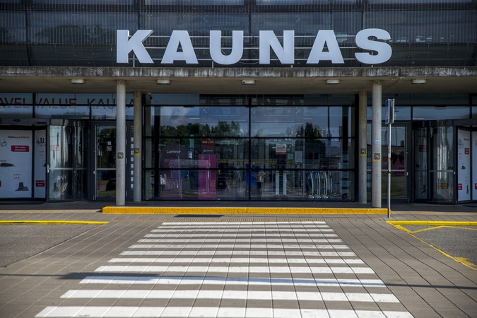 Lėktuve siautėjęs ir elektrošoku tramdytas Anglijos lietuvis už tai teisiamas nebus (papildyta)