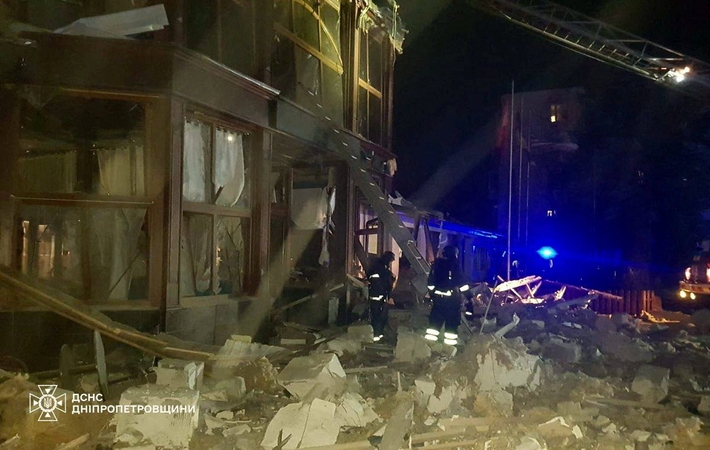 Rusijos raketa pataikė į viešbutį Kryvyj Rihe: yra žuvusiųjų