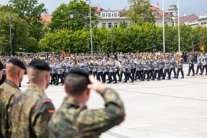 „Istorinė diena ne tik Lietuvai, bet ir Vokietijai“: Vilniuje inauguruota vokiečių brigada