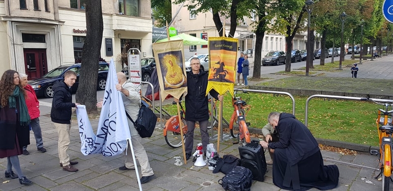 LGBT eisenos įžanga: „viešą nuodėmės demonstravimą“ tikintieji bandė atsverti maldomis 