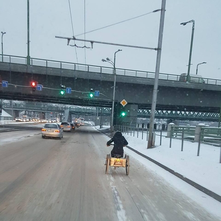 Pasidalijo šmaikščiu vaizdeliu: ką daryti, kai automobilis neužsiveda?