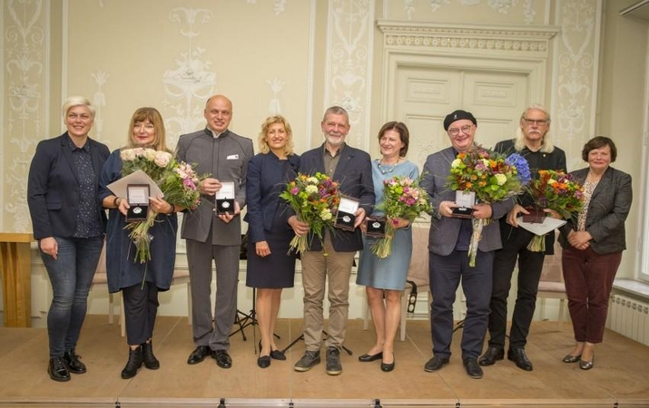 Šešiems menininkams įteikti garbės ženklai „Nešk savo šviesą ir tikėk“