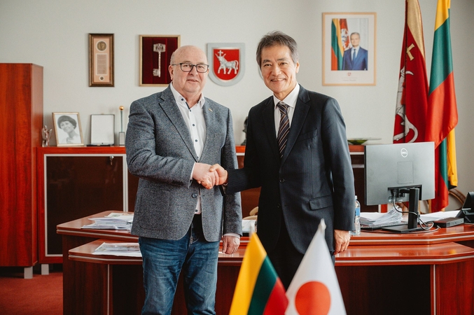 Kaunas tvirtina ryšius su Japonija: miesto vadovai priėmė svečių delegaciją