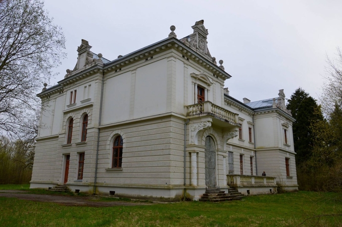 Šilutės rajone parduodami Vilkėno dvaro sodybos rūmai
