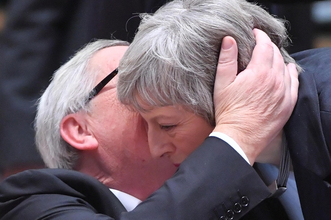 Jeanas-Claude'as Junckeris ir Theresa May