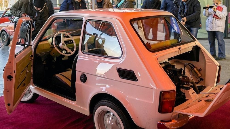 T. Hanksui lenkai padovanojo prabangos ženklu sovietmečiu laikytą „Fiat“ modelį 