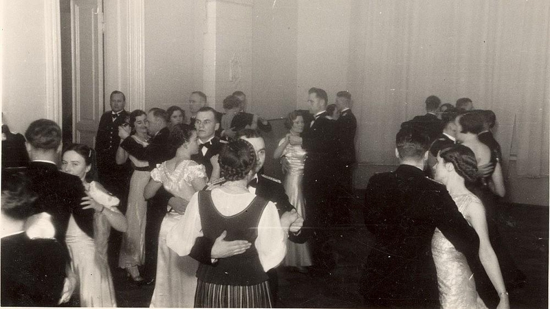 1938-ųjų sutikimo šventė Kauno karo aviacijos karininkų ramovėje.