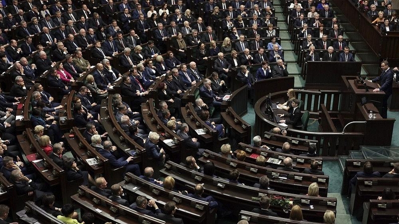 Lenkijoje leis atimti komunistinio režimo kariškių laipsnius