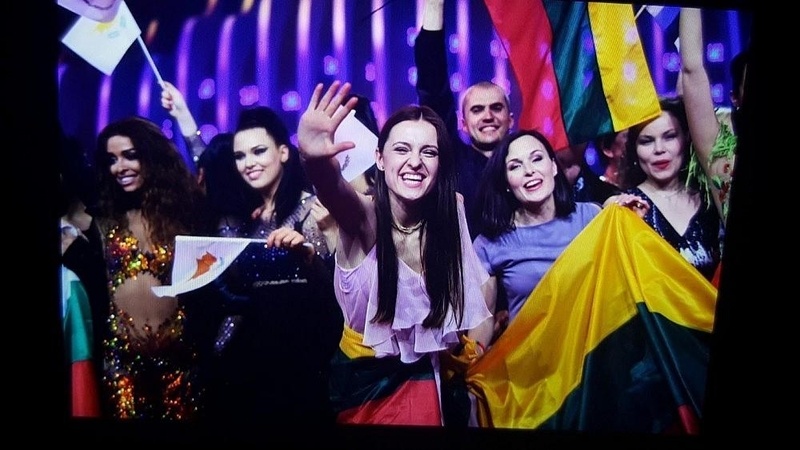 Ieva Zasimauskaitė (viduryje)