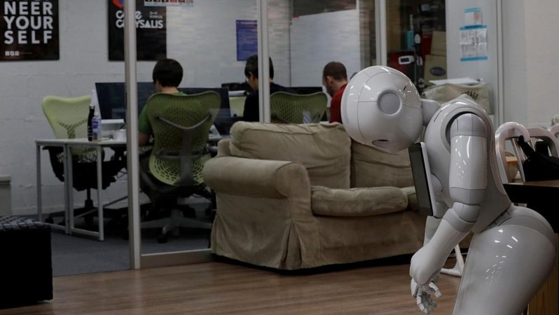 Japonijoje kuriami robotai transportuoja žmones ir renka uogas