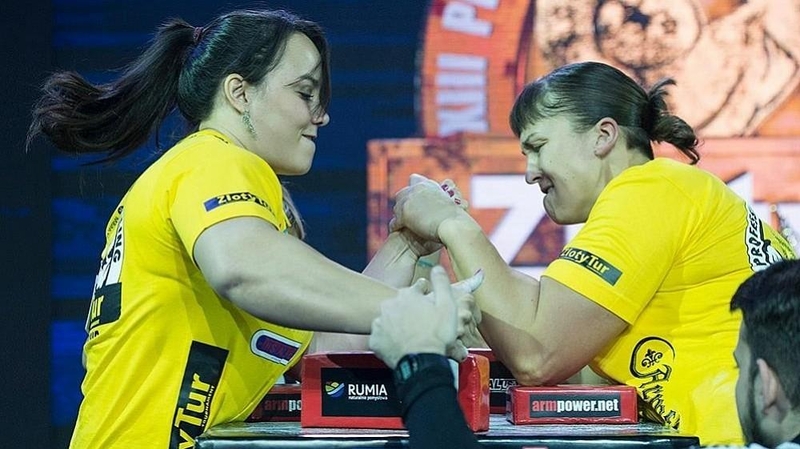Eglė Vaitkutė (dešinėje)