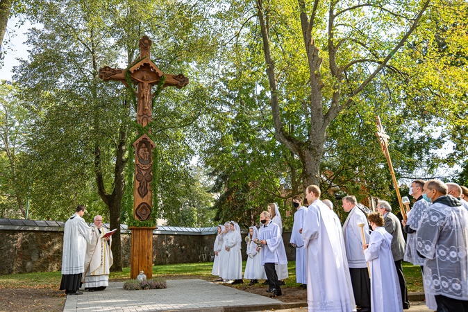 Klaipėdoje pašventino naują Vilties kryžių