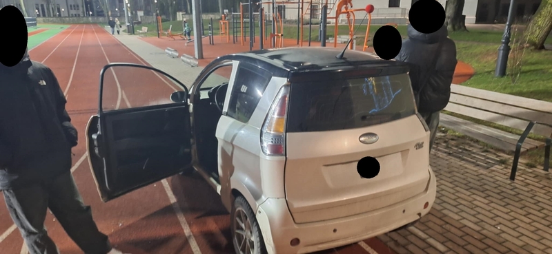 Meras pasidalijo užfiksuotu vaizdu: jaunuolis į stadioną įvažiavo automobiliu