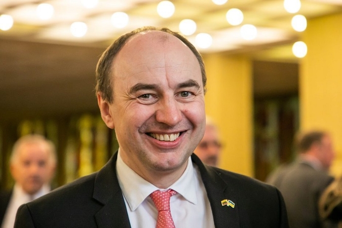 Seimas dėl nepasitikėjimo atleido parlamento kanclerį M. Gelbūdą