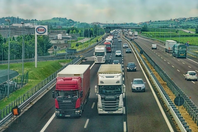 EP nustatė precedento neturinčias sunkvežimių išmetamųjų teršalų ribas