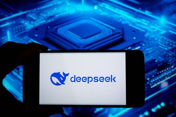 Kai kuriems lietuviams uždrausta naudoti Kinijoje sukurtą DI programėlę „DeepSeek“