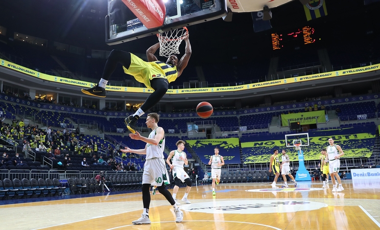 Puolimas: "Ulker" arenoje per pusketvirto kėlinio "Žalgiris" buvo surinkęs vos 49 taškus.