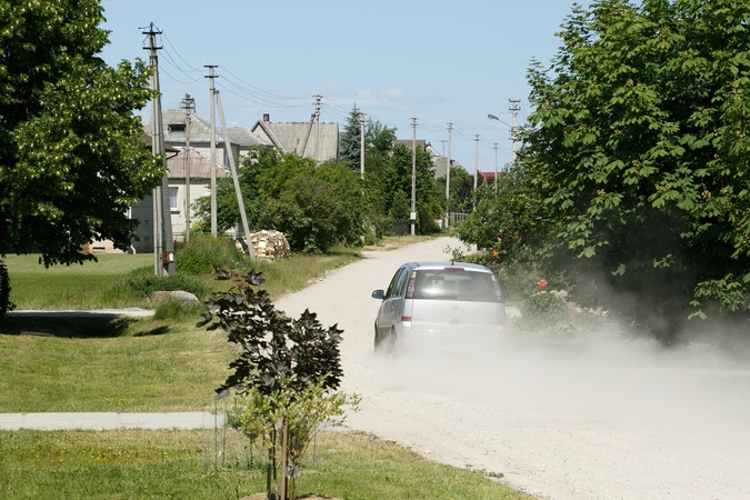 Aiškinsis, kodėl stringa žvyrkelių asfaltavimas