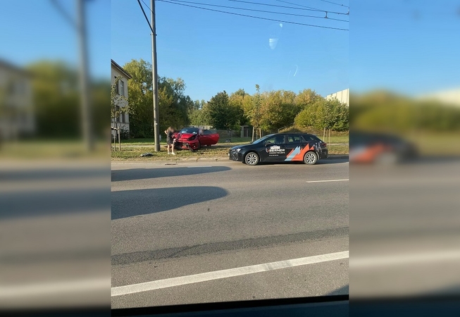 Raudondvario plente – avarija: vairuotojas išvežtas į Kauno klinikas